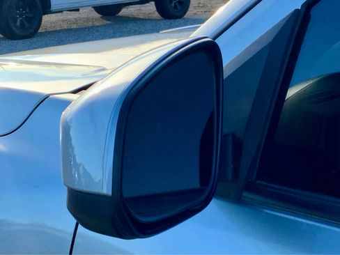 Used 2024 Toyota Tacoma TRD Off-Road image 16