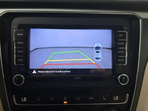 Used 2017 Volkswagen Passat 1.8T R-Line FWD image 13