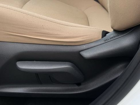 Used 2020 Toyota RAV4 LE FWD image 26