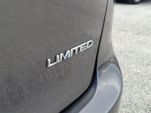 Used 2020 Chrysler Pacifica Limited image 6