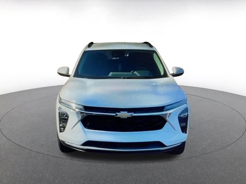 Used 2025 Chevrolet Trax LT image 6