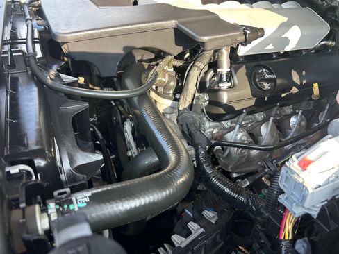 Used 2018 Cadillac Escalade Luxury RWD image 25