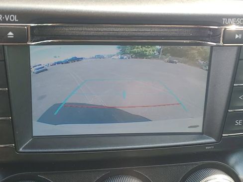 Used 2018 Toyota RAV4 LE image 24