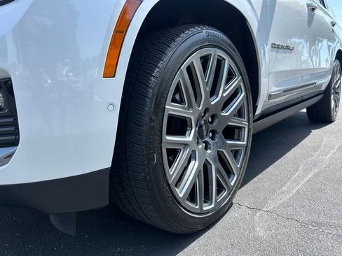 Used 2025 GMC Yukon Denali Ultimate AWD/4WD image 14