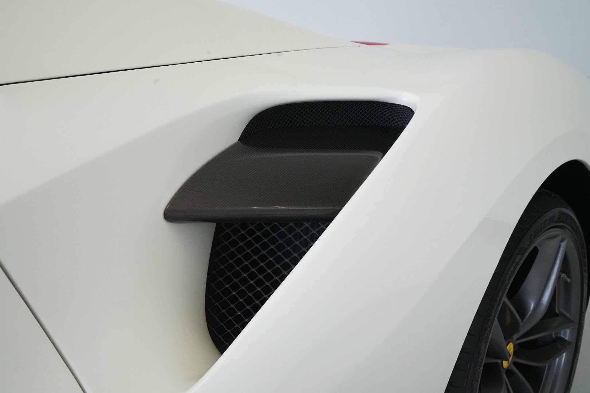 Used 2019 Ferrari 488 Spider RWD image 8