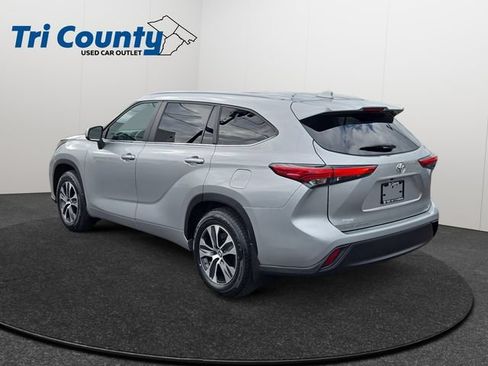 Used 2023 Toyota Highlander XLE FWD image 6