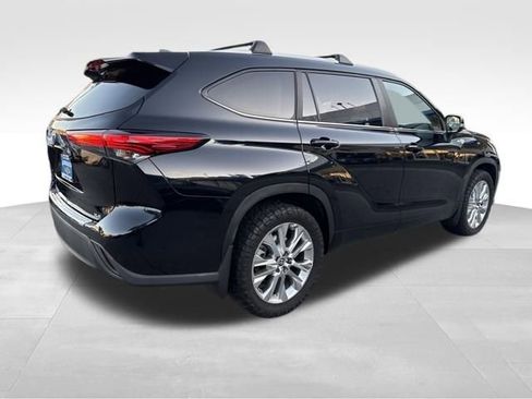 Used 2023 Toyota Highlander XLE image 5