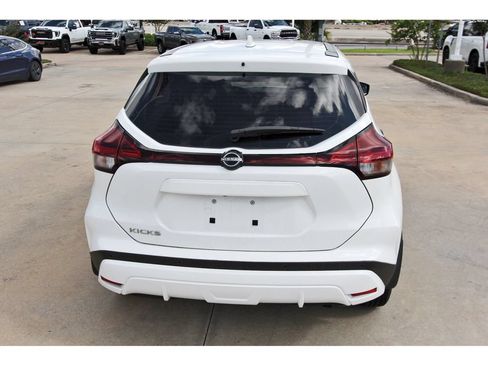 Used 2024 Nissan Kicks S FWD image 7