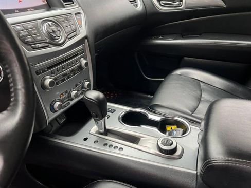 Used 2020 Nissan Pathfinder SL AWD/4WD image 18