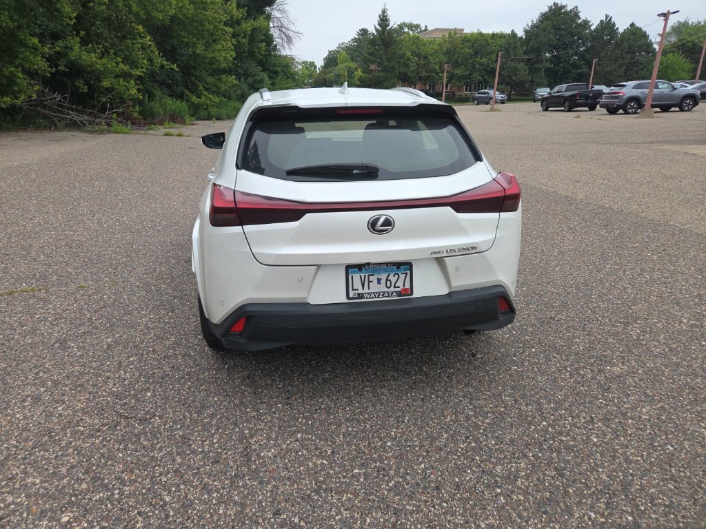 Used 2024 Lexus UX 250h AWD w/ Premium Package image 17