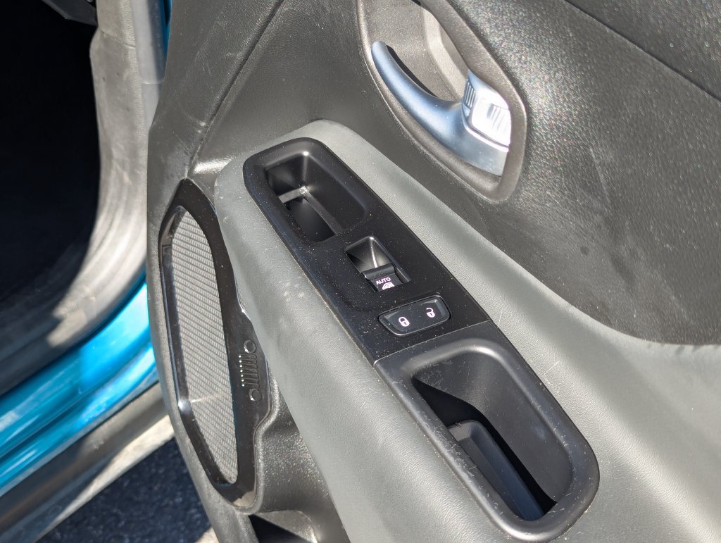 Used 2020 Jeep Renegade Altitude FWD image 39