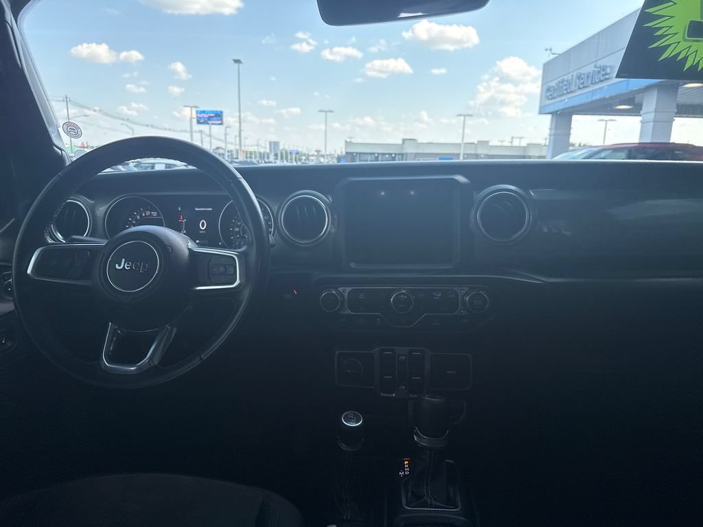 Used 2022 Jeep Wrangler Unlimited Sahara AWD/4WD image 23