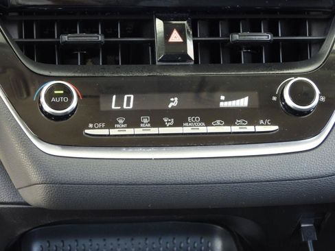 Used 2022 Toyota Corolla LE FWD image 45