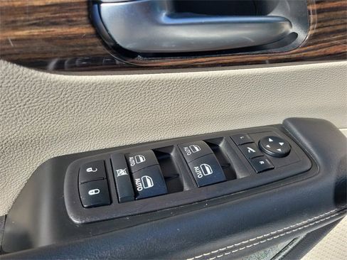 Used 2023 Chrysler Pacifica Limited image 22