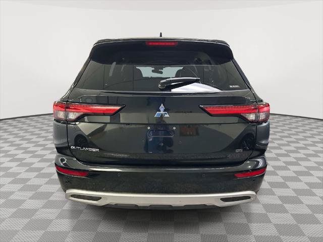 Used 2024 Mitsubishi Outlander SE AWD/4WD image 3