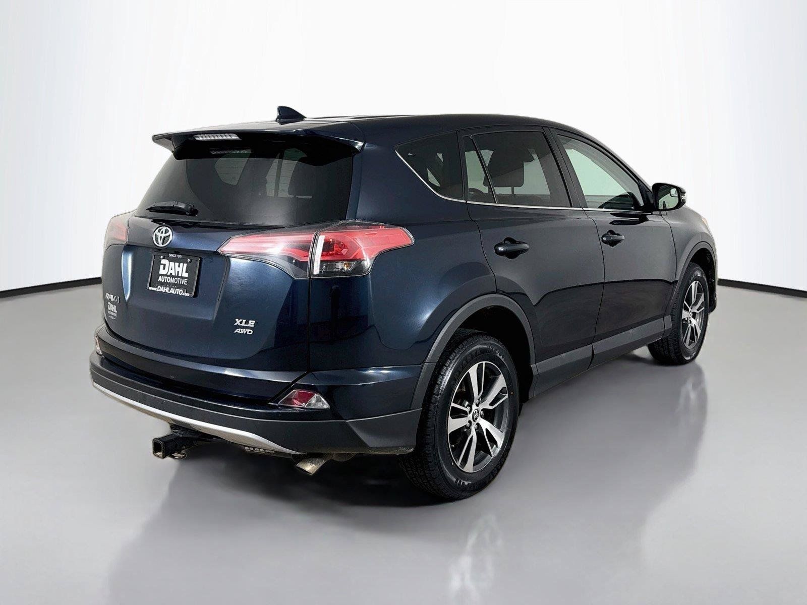Used 2018 Toyota RAV4 XLE AWD/4WD image 13