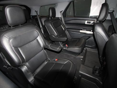 Used 2022 Ford Explorer XLT w/ Equipment Group 202A RWD image 21