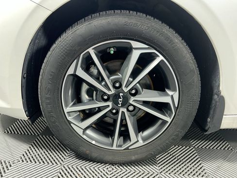 Certified 2024 Kia Forte LXS w/ LXS Technology Package FWD image 11