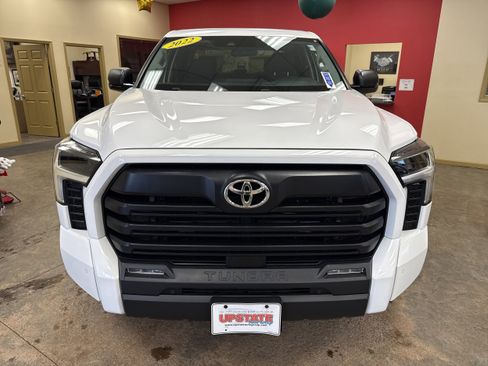 Used 2022 Toyota Tundra SR5 w/ SR5 Convenience Package AWD/4WD image 2