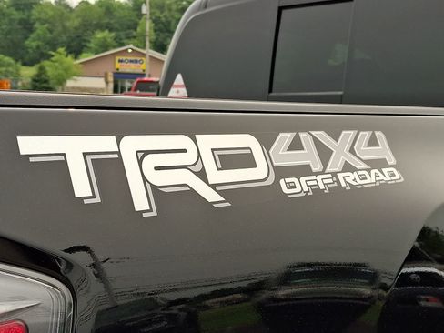 Certified 2023 Toyota Tacoma TRD Off-Road w/ TRD Premium Off Road Package AWD/4WD image 33