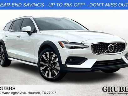 New 2025 Volvo V60 B5 Cross Country Ultra w/ Protection Package Premier