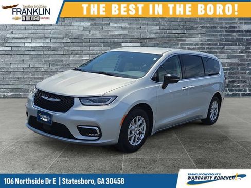 Used 2024 Chrysler Pacifica Touring-L FWD image 1
