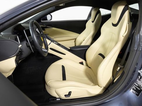 Used 2021 Ferrari Roma image 5