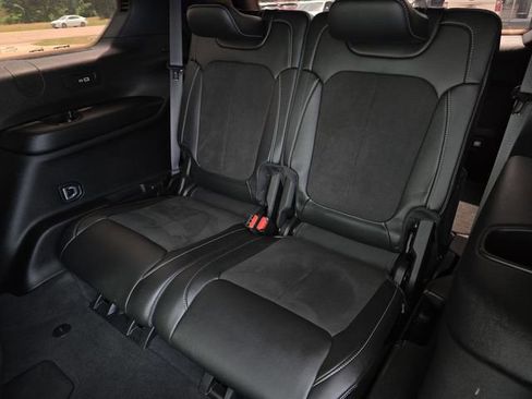 Used 2023 Jeep Grand Cherokee L Laredo image 31