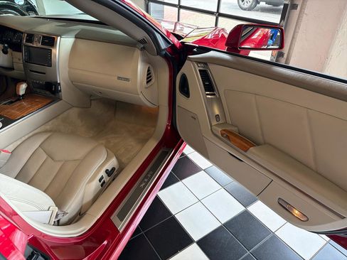 Used 2005 Cadillac XLR RWD image 23