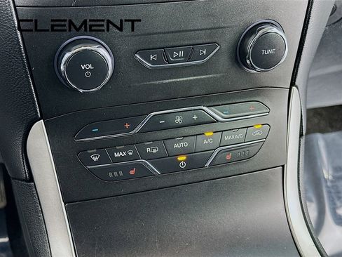 Used 2020 Ford Edge SEL image 19