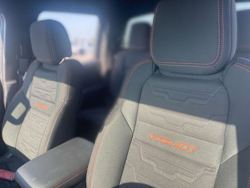 Used 2025 Nissan Frontier PRO-4X image 17