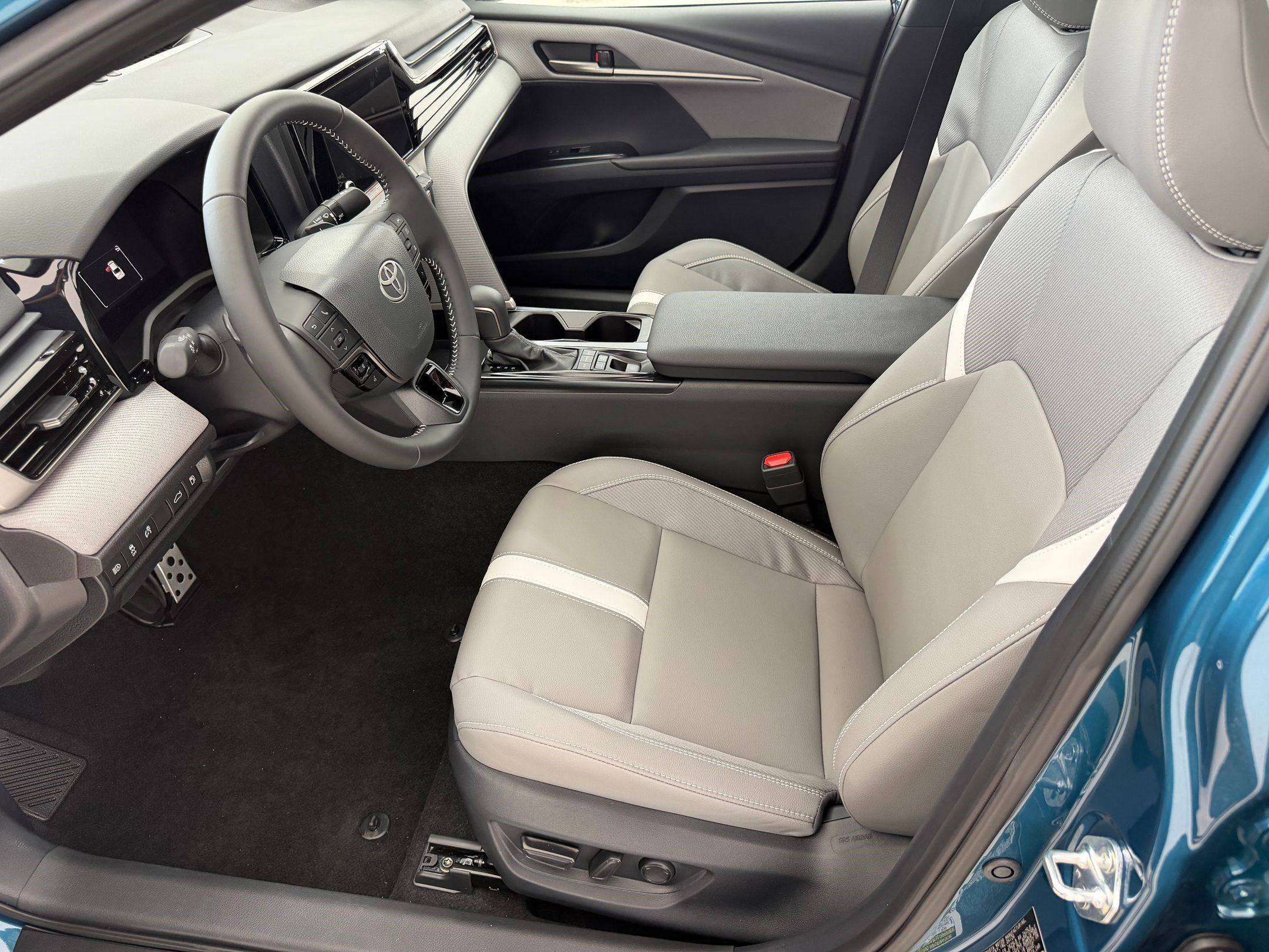 Used 2026 Toyota Camry SE w/ Convenience Package FWD image 5