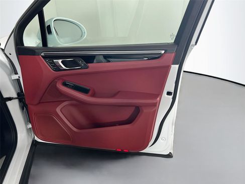 Used 2023 Porsche Macan S image 27