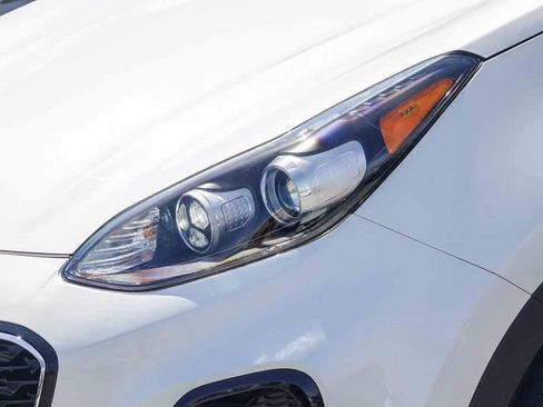Certified 2022 Kia Sportage LX FWD image 8