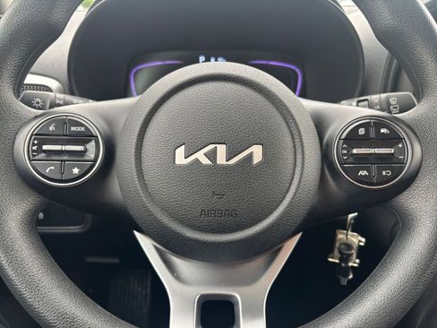 Used 2025 Kia Soul LX w/ LX Technology Package FWD image 25