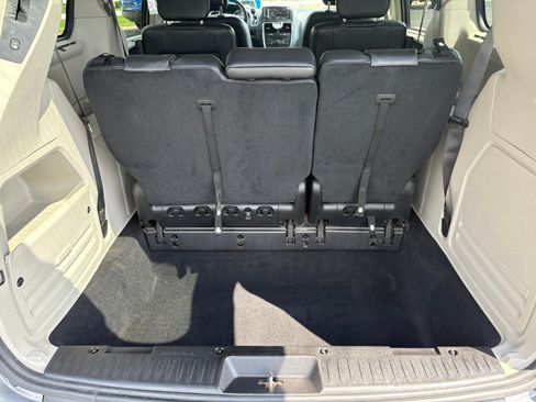 Used 2015 Chrysler Town & Country Touring-L w/ Driver Convenience Group FWD image 27