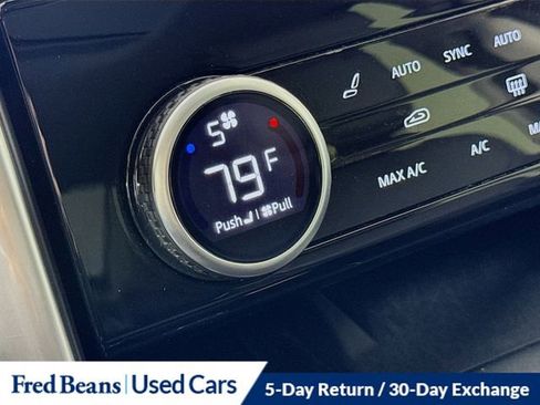 Used 2024 Land Rover Discovery S image 23