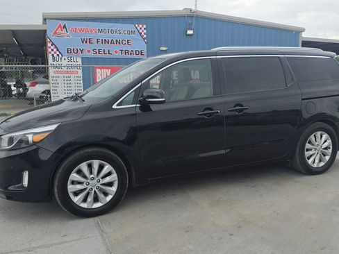 Used 2017 Kia Sedona EX image 1