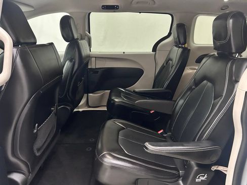 Certified 2021 Chrysler Voyager Lxi FWD image 13