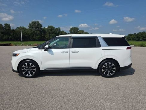Used 2023 Kia Carnival EX FWD image 10