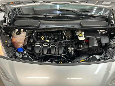 Used 2019 Ford Transit Connect XLT image 9