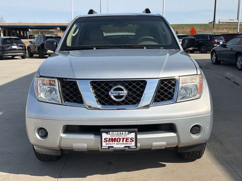 Used 2005 Nissan Pathfinder XE image 3