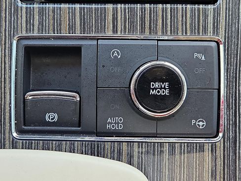 Used 2020 Lincoln Navigator Black Label w/ Cargo Convenience Package image 20