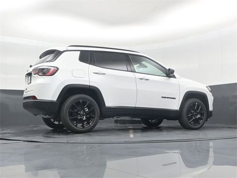 New 2026 Jeep Compass Latitude image 39