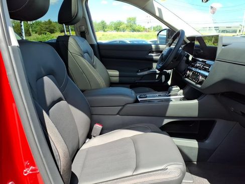 New 2026 Nissan Pathfinder SL w/ SL Premium Package AWD/4WD image 7