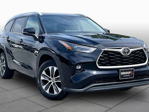 Used 2023 Toyota Highlander XLE AWD/4WD image 3