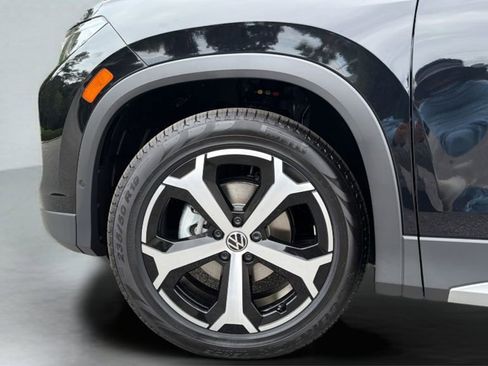 New 2026 Volkswagen Tiguan SE FWD image 32