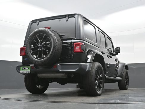 Used 2021 Jeep Wrangler Unlimited Sahara w/ Cold Weather Group AWD/4WD image 31