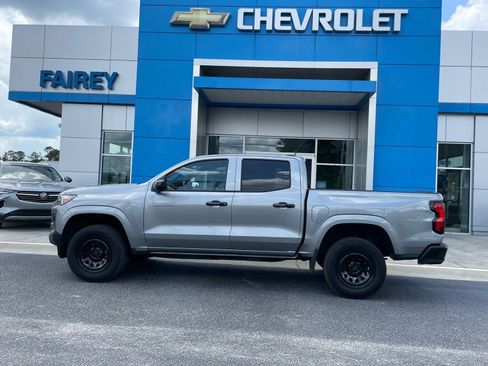 Used 2023 Chevrolet Colorado W/T RWD image 2