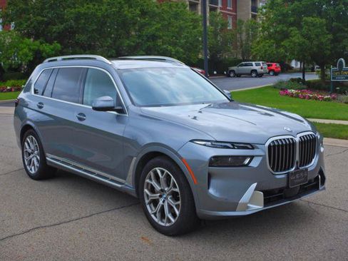 Used 2026 BMW X7 xDrive40i w/ Premium Package AWD/4WD image 3